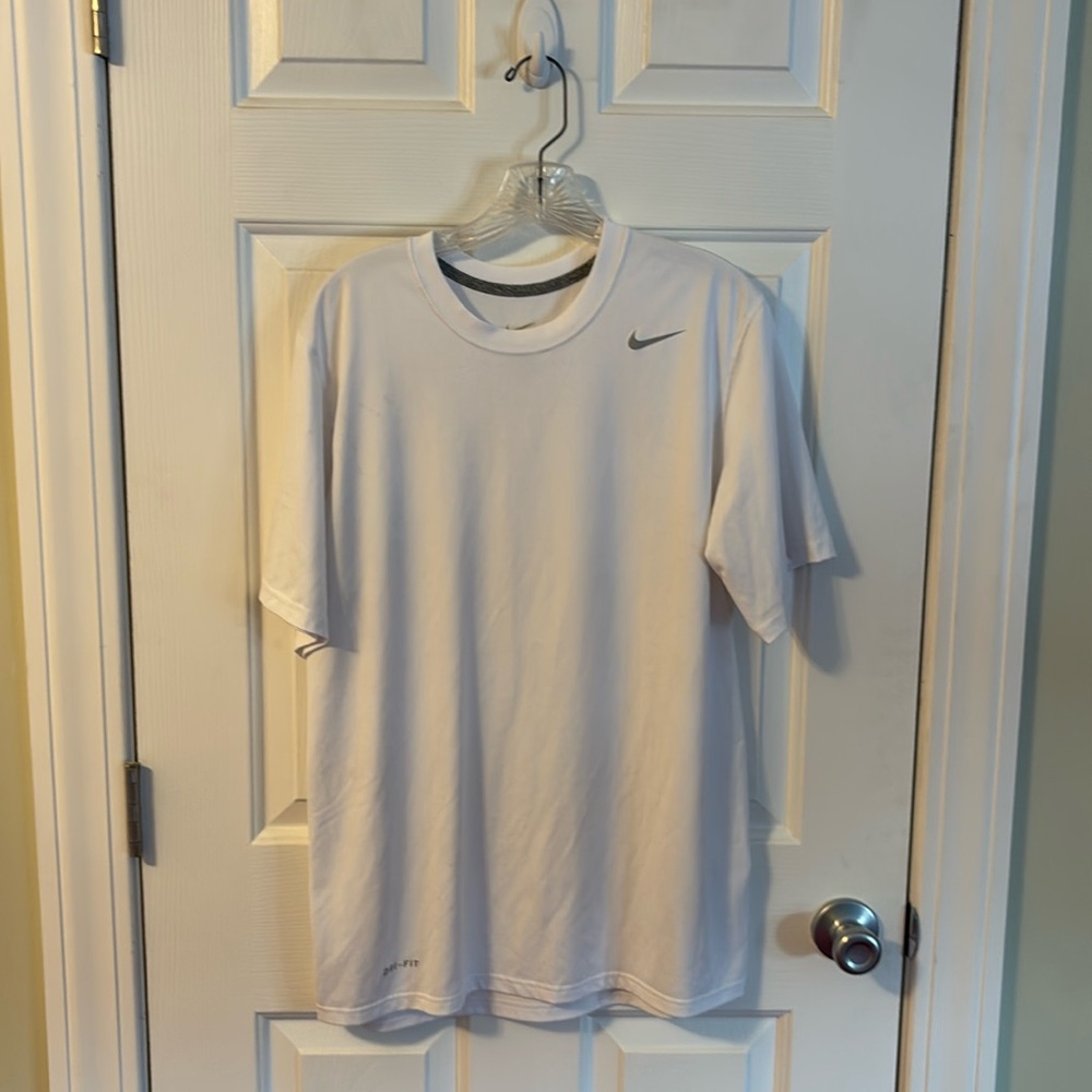 Nike men’s dri fit tshirt white size medium